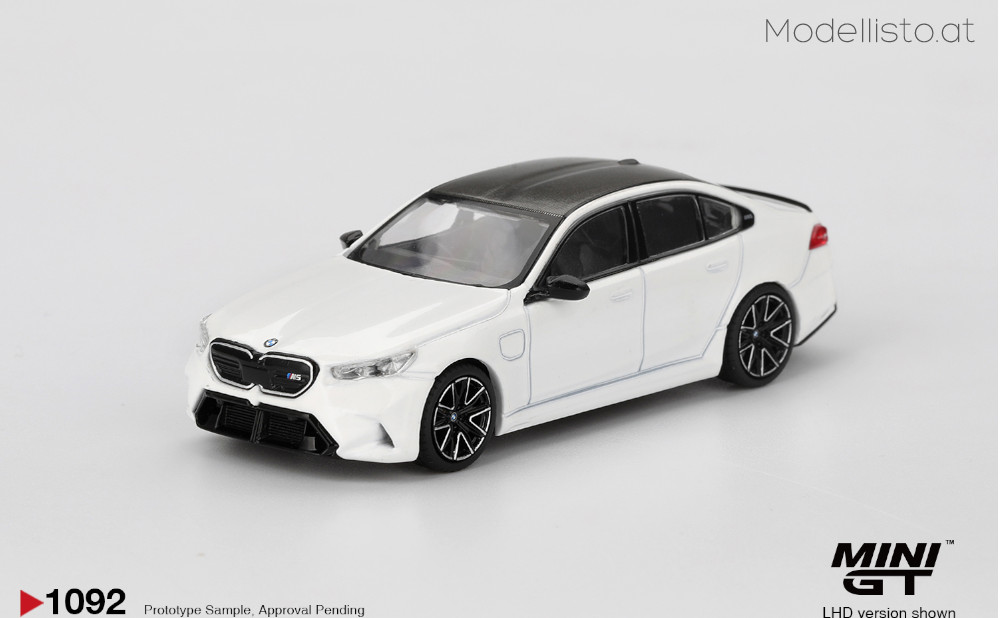 MGT1092 MiniGT BMW M5 (G90) Alpine White 2025